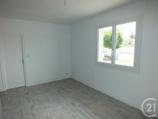 Afficher la photo en grand Appartement F1 à louer - 1 pièce - 31.08 m2 - LANNEMEZAN - 65 - MIDI-PYRENEES - Century 21 Gm Immobilier